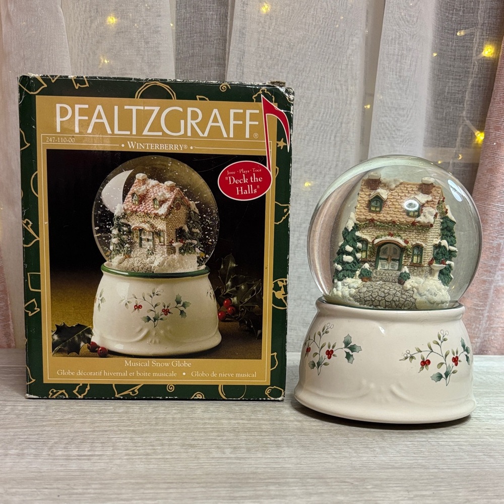 Pfaltzgraff Winterberry Holiday Snow Globe